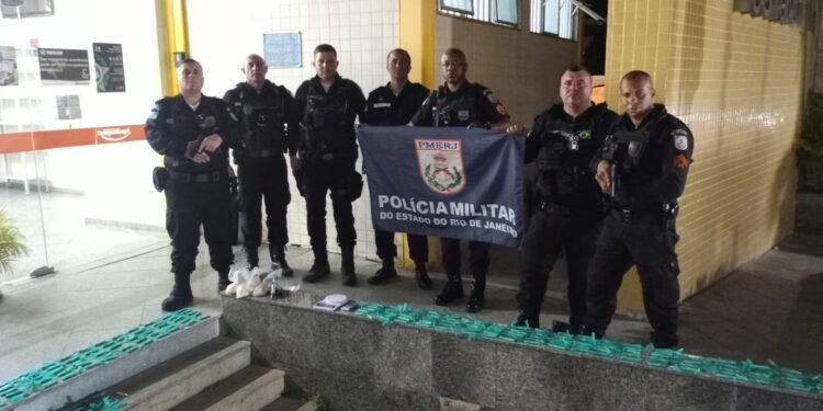 Jovem é PRESO COM Mais de 2 kg de cocaína em três