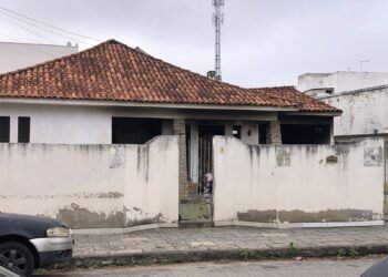 Incêndio Atinge Casa No Bairro Turf Club, Em Campos Dos Goytacazes