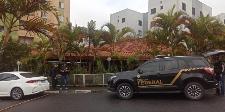 Homem é é PRESO POR TRÁRICO INTERNACIONAL DE DROGAS EM Volta Redonda Homem é é PRESO POR TRÁRICO INTERNACIONAL DE DROGAS EM Volta Redonda