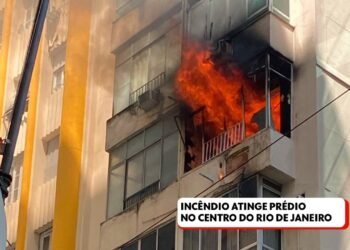 Incêndio atinge prós no Centro do Rio; VÍDEO