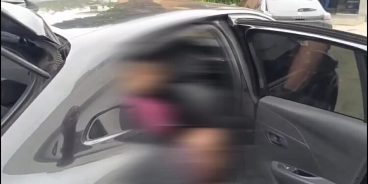 Homem Suspeito de MovienteR R $ 45 Milhões em Golpes é PRESO EM CAMPOS Homem Suspeito de MovienteR R $ 45 Milhões em Golpes é PRESO EM CAMPOS