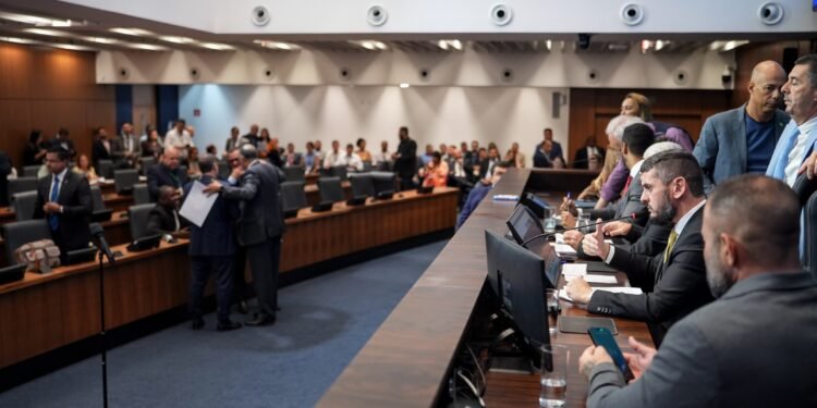 Ó Que Dizem Deputados Sobre a ‘gratifica ã Faroeste’, Prêmio A Policiais por Mortes de Bandidos; Especialista vê ‘retrocesso’