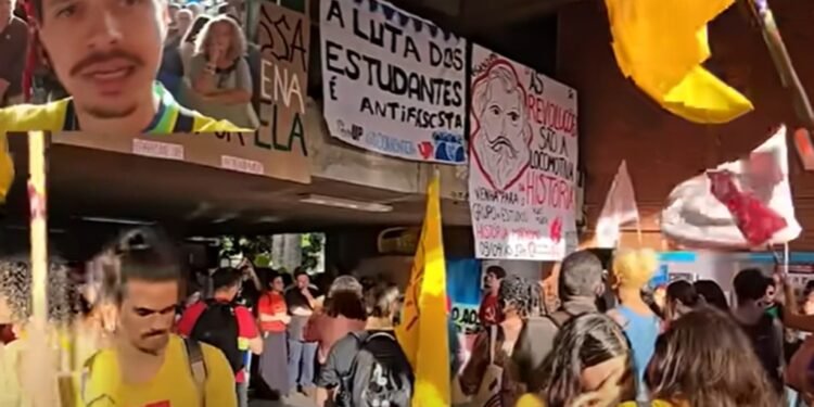 UnB expulsa aluno que expôs ideologia nas aulas