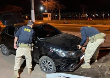 Foragido por homicdio foge da prf na br-101 e abandona carro com drogas e documpo falso