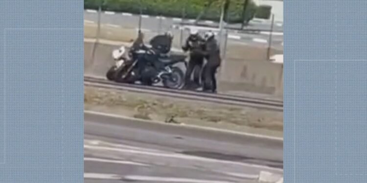 MOTOCICLISTA EM ALTA VELOCIDADE É ROUBADO POR BANDIDOS NO RODOVIA Washington Luís