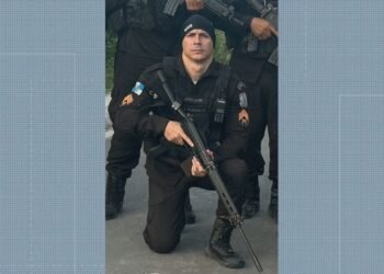 DOIS HOMENS SONOO MOROS EM NOVA IGUAÇU; UM ERA PM