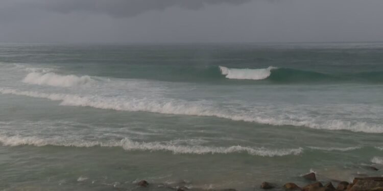 Rio Tem Aviso de Ressaca e Previsão de Dia Frio Nesta Quinta