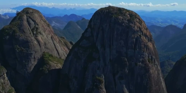 Documentácrio Registra Escalada inédita SEM Cordas no pico maior dos três picos