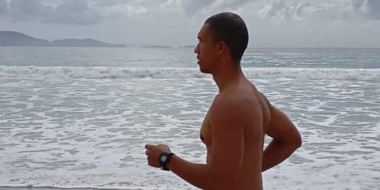 Equipses de Resgate Retomam Buscas por Bombeiro Civil de 32 Anos DeSaparecido No Mar Em Cabo Frio Equipses de Resgate Retomam Buscas por Bombeiro Civil de 32 Anos DeSaparecido No Mar Em Cabo Frio