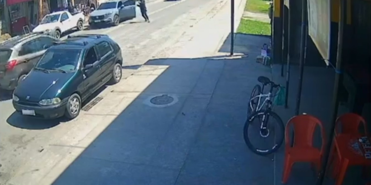 Homens Armados Param em Frente à Serralheria e matam a Tiros Dono do Estabelecimento em Saquarema; vídeo Homens Armados Param em Frente à Serralheria e matam a Tiros Dono do Estabelecimento em Saquarema; vídeo