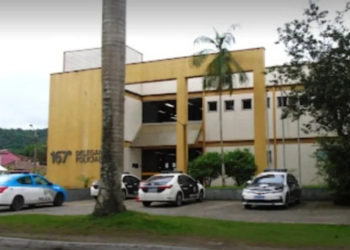 Suspeito Armado com FACA FAZ FUNCIONÁRIAS REFÉNS EM LOJA DE COSMÉTICOS E SE RENDE EM PARATY