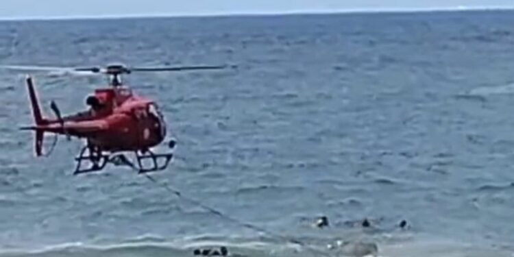 Adolescente de 15 Anos É Resgatada no Mar de Itaipuaçu, em Maricá