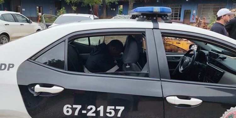 Sexoto suspeito é preso em ItaquaqueCetuba Sexoto suspeito é preso em ItaquaqueCetuba