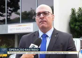 Secretário de Polícia do RJ concede medalha coragem a ele mesmo