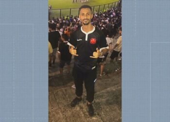 Corpo de Vascaíno Morto em Ataque de Torcida Organizaada é Enterrado