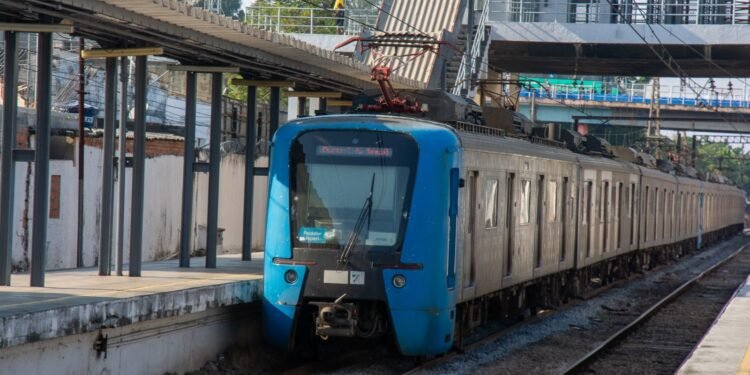 Castro veta projeto que proibia uso de equipamentos sonoros nos transportes púbblicos do estado