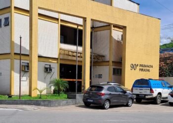 Homem Agride Cunhado e Irmã com Machadinha E FOGE EM BARRA MANSA