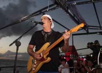 Trivela do Asa de Volta? APÓs 14 ANOS, Trio Elétrico Comandado por Durval Lelys Faz Show No Rio