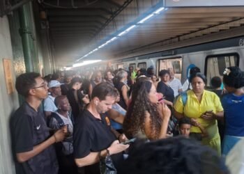 Metrô fica 4 horas com circulação suspensa em 11 estuações da linha 2