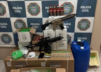 Polícia desmantela laboratório de ‘preto lança’ que vendido na baixada fluminense
