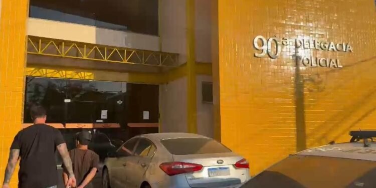 Jovem é PRESO EM FLAGRANTE COM DROGAS EM BARRA MANSA Jovem é PRESO EM FLAGRANTE COM DROGAS EM BARRA MANSA