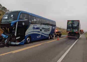 Acidenthe Entre ônbo e Caminhão Deixa 11 Feridos Na Br-393, Em Vassouras