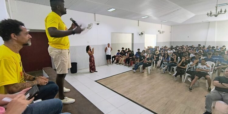 PROMOVE “OLHAR DA PERIFA” OFICINAS GRATUITAS DE DIREITOS HUMANOS EM CABO FRIO