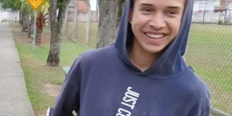 Famlia procura por adolescente DeSaparecido em Piraí Famlia procura por adolescente DeSaparecido em Piraí