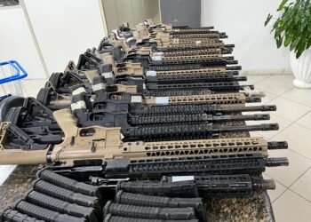 OPERAÇÃO APREENDE ARSENAL DE FUZIS EM SÍTIO E prenda caseiro em Camaçari