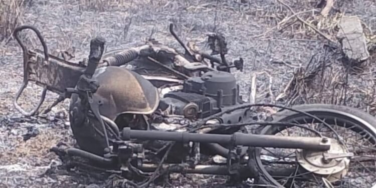 Homem Fica Ferido Após Queda de Moto em Paulo de Frontin; Veíco Pegou Fogo