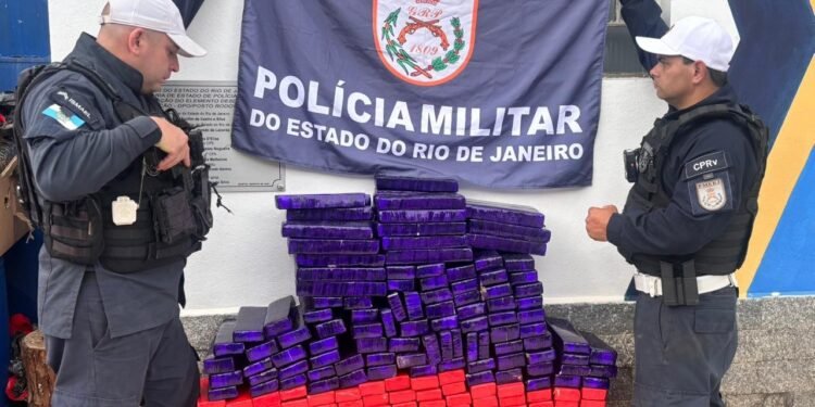 Homem é é pré -com Drogas Avaliadas em mais US $ 1 Milhão em quatis Homem é é pré -com Drogas Avaliadas em mais US $ 1 Milhão em quatis
