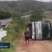 Ônibus tomba na BR 356, em Itaperuna
