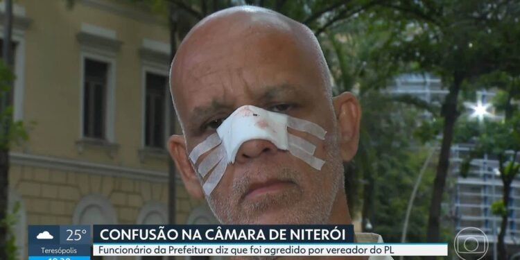 Funcionário da Prefeitura de Niterói acusa vereador Eduardo Paiva de agressão dentro da Câmara; homem teve o nariz quebrado Funcionário da Prefeitura de Niterói acusa vereador Eduardo Paiva de agressão dentro da Câmara; homem teve o nariz quebrado