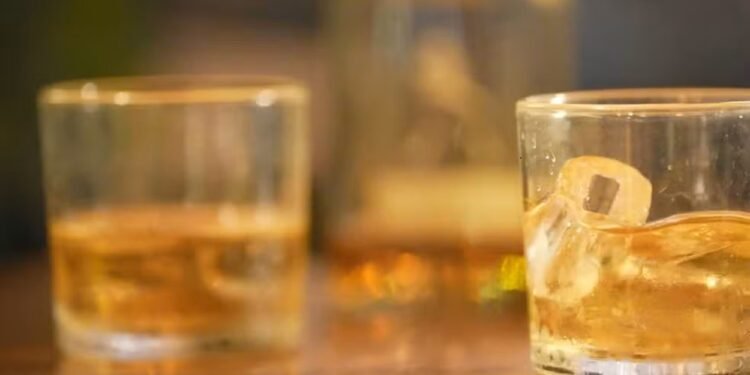 Sobe para 5 número de casos suspeitos de intoxicação por metanol no RJ