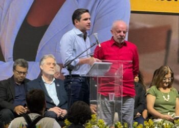 No Rio, Lula critica escolhas eleitorais e diz que os cidadãos devem se candidatar ‘ao invés de votar em alguém pior’