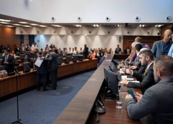 Projeto que prevê retorno de policiais aposentados para estresse econômico do RJ entra na pauta da Alerj