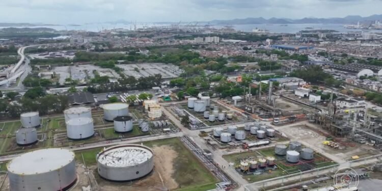 Dois dias após Justiça do RJ reabrir Refit, STJ determina nova interdição da refinaria Dois dias após Justiça do RJ reabrir Refit, STJ determina nova interdição da refinaria