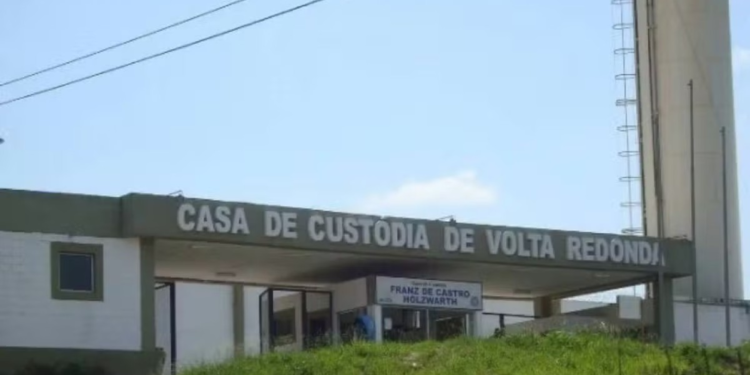 Homem que foi forgido por homicídio é preso em Pinheiral