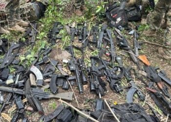 Arsenal achado na Penha e no Alemão tinha fuzis de vários países