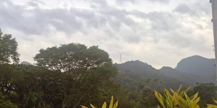 Domingo no RJ será de chuva e ventania; Niterói cancela show