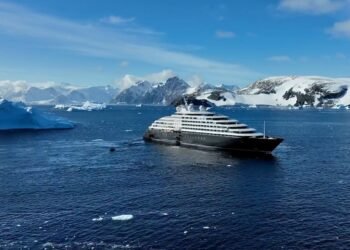 Megaiate de luxo com helicópteros, submarino e mordomo exclusivo chega ao Rio na abertura da temporada de cruzeiros