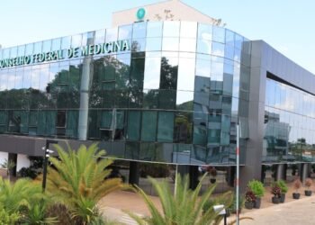 CFM e faculdades de medicina travam embate no STF