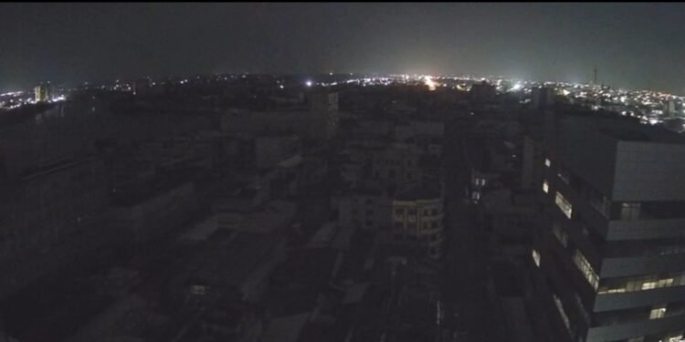 Apagão durante a madrugada deixa bairros de Campos dos Goytacazes sem energia