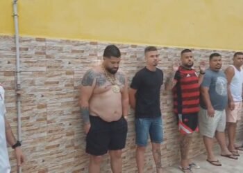 Polícia Civil flagra churrasco de milicianos em Santa Cruz e prende 7