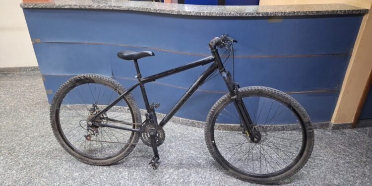 Adolescente é suspeito de furtar bicicleta no Centro de Porciúncula