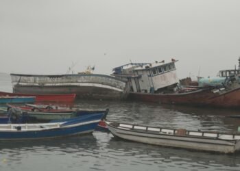 ‘Cemitério de navios’ na Baía de Guanabara ainda tem 80 embarcações deterioradas