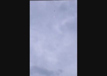 Em retaliação à ação policial, os criminosos lançaram bombas com drones no Complexo da Penha; VÍDEO