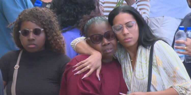 Corpo de pastor atingido por bala perdida no Chapadão é enterrado