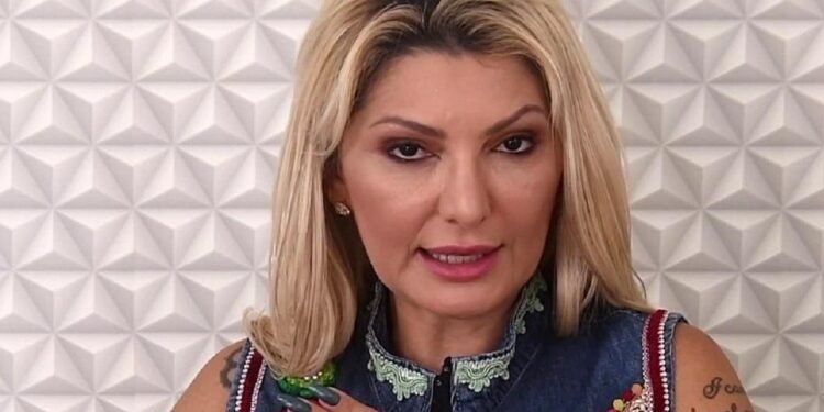 Justiça do Rio dá 30 dias para Antonia Fontenelle voltar ao Brasil e cumprir pena por injúria contra Felipe Neto Justiça do Rio dá 30 dias para Antonia Fontenelle voltar ao Brasil e cumprir pena por injúria contra Felipe Neto