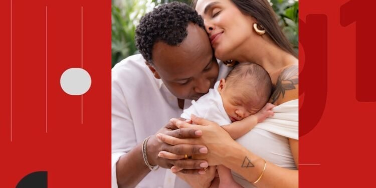 Carol Peixinho abre álbum de fotos em comemoração ao primeiro mês do filho com Thiaguinho: ‘Esperamos tanto por você’